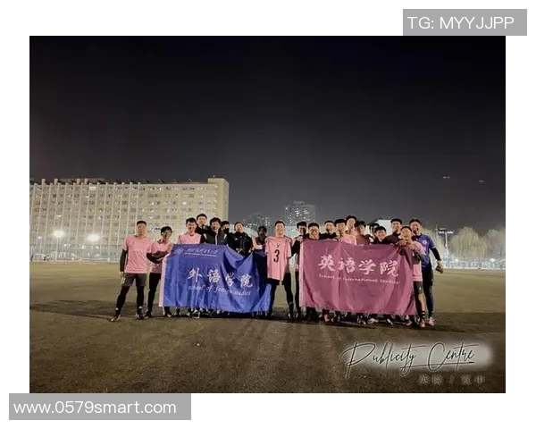 成都足球队的蜕变之旅：从地方球队到职业联赛的奋斗与荣耀