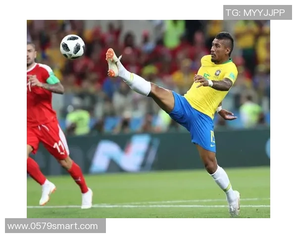 足球明星佩戴墨镜帅气亮相引发球迷热议时尚风潮